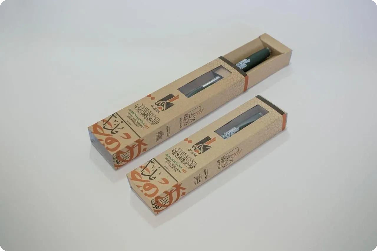 Almothanna M100 pen sleeves in kraft board, one open to show the pen
